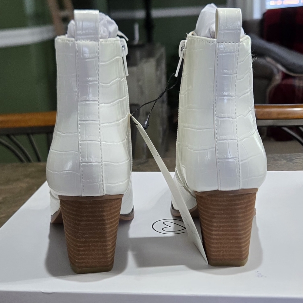 The Drop Women's Sia Pointed-Toe Western Ankle Boot #787, 788 - Picture 4 of 11